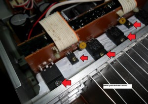 Transistores de saida montados no dissipador